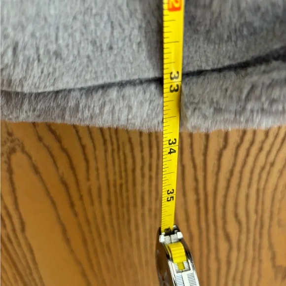 Luxurious Fuax Chinchila fur jacket NWOT - Picture 5 of 7